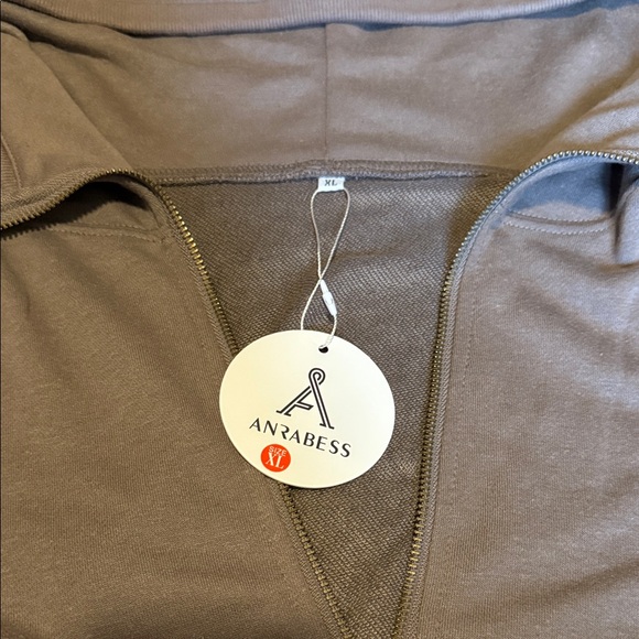 Brown Hooded Pullover with Pockets - Picture 5 of 6